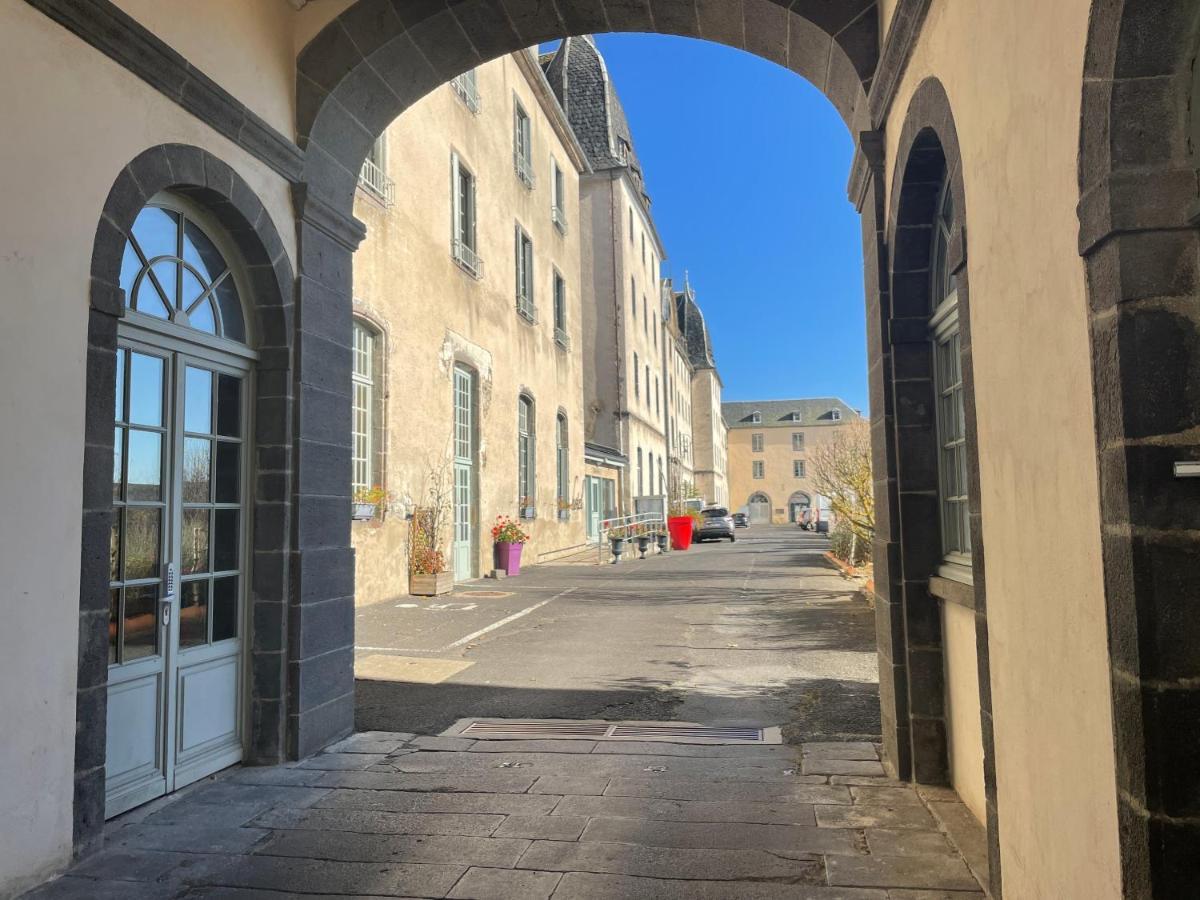 Logis Hotel Ancien Grand Seminaire Saint-Flour  Exterior photo